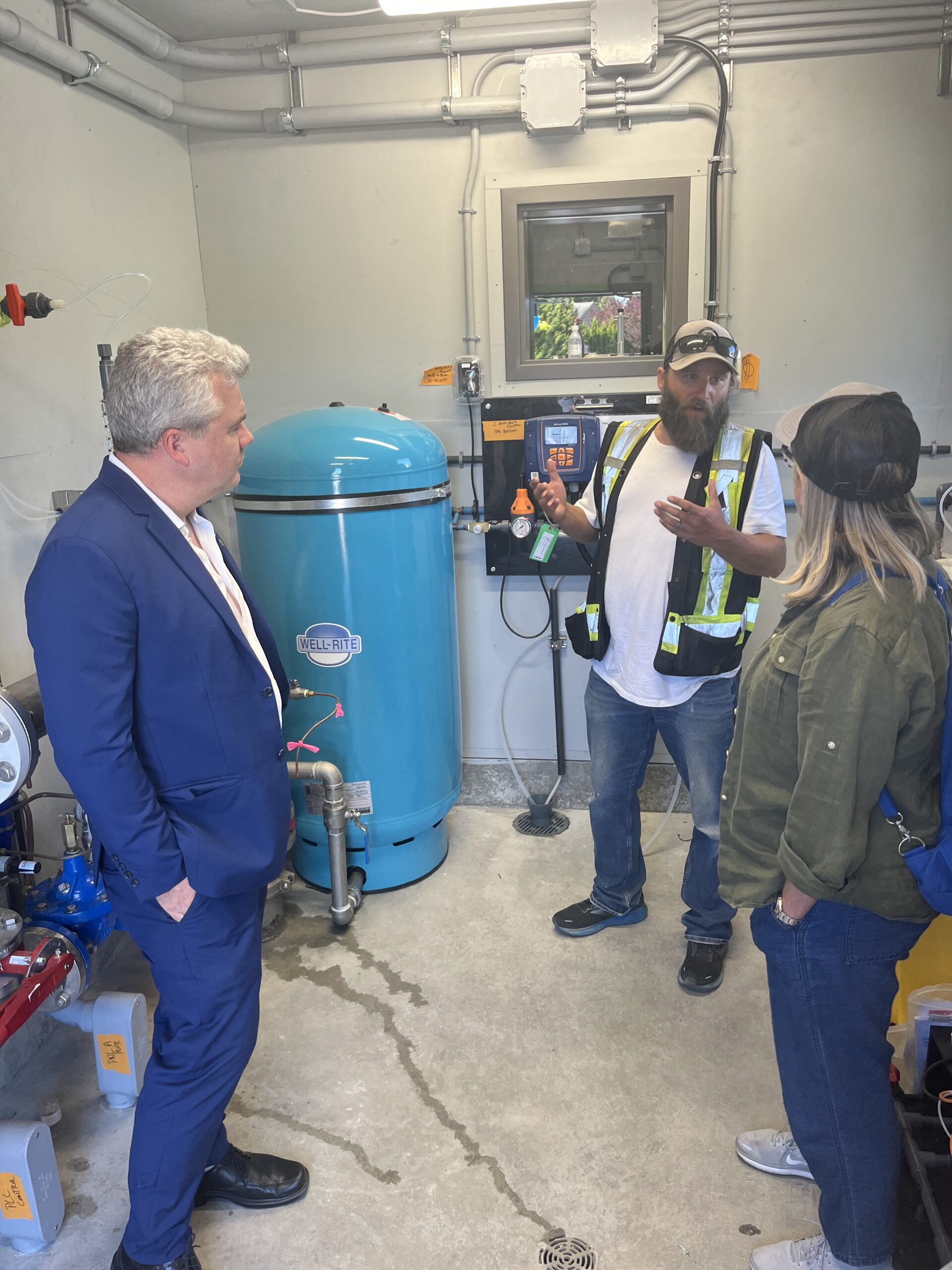 Mayor White and Councillor De Andrade getting a tour of the well facility